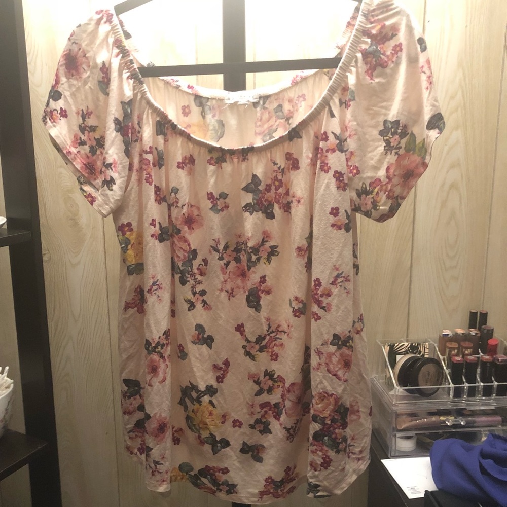 Floral off shoulder top💐